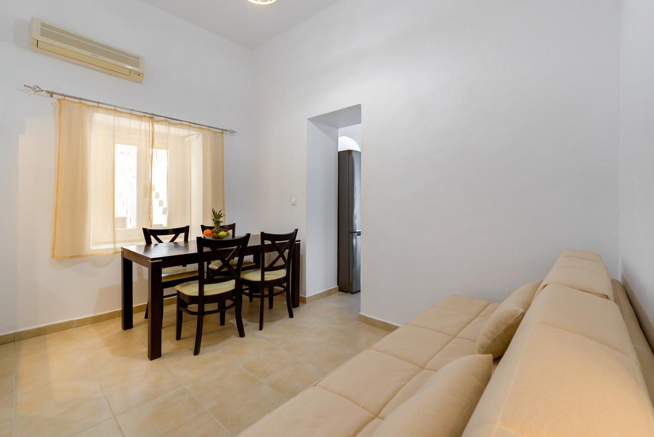 Iriana Suites ฟิรา ภายนอก รูปภาพ