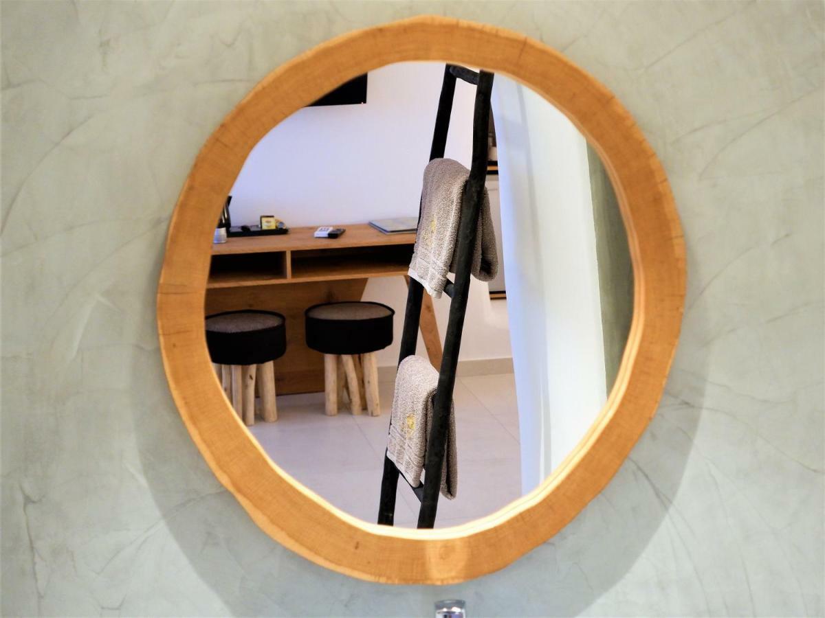 Iriana Suites ฟิรา ภายนอก รูปภาพ